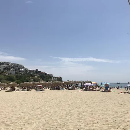 Lazur 5 Nadezhda Διαμέρισμα *