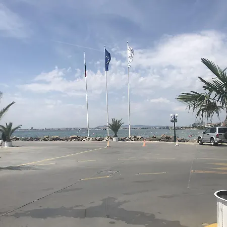 Διαμέρισμα Lazur 5 Nadezhda