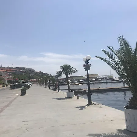 Διαμέρισμα Lazur 5 Nadezhda
